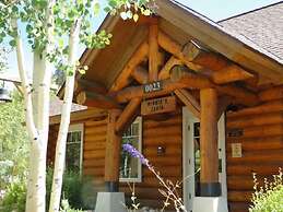 Private 2 Bedroom Townhome Located in East Keystone With Access to a F