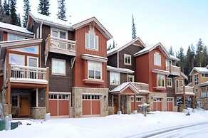 Private 2 Bedroom Townhome Located in East Keystone With Access to a F