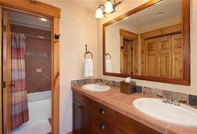 Private 3 Bedroom Townhome Located in East Keystone With Access to a F