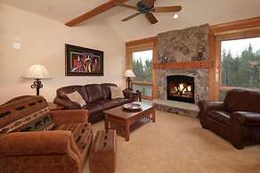 Private 3 Bedroom Townhome Located in East Keystone With Access to a F