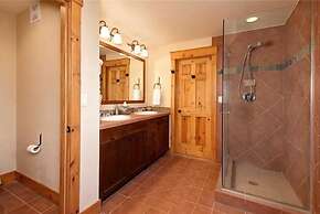 Private 3 Bedroom Townhome Located in East Keystone With Access to a F