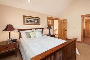 Private 3 Bedroom Townhome Located in East Keystone With Access to a F