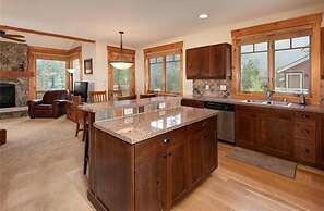 Private 3 Bedroom Townhome Located in East Keystone With Access to a F