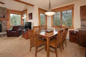 Private 3 Bedroom Townhome Located in East Keystone With Access to a F