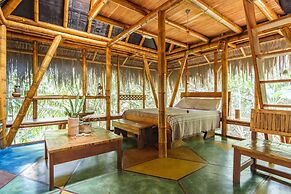 Universo Pol Bamboo Hostel