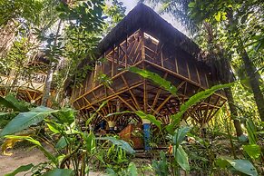 Universo Pol Bamboo Hostel