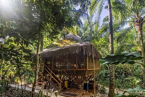 Universo Pol Bamboo Hostel