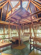 Universo Pol Bamboo Hostel