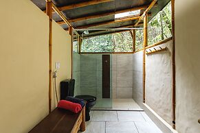 Universo Pol Bamboo Hostel