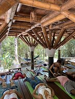 Universo Pol Bamboo Hostel