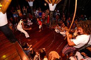 Universo Pol Bamboo Hostel