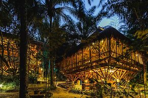 Universo Pol Bamboo Hostel