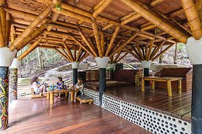 Universo Pol Bamboo Hostel