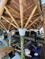 Universo Pol Bamboo Hostel