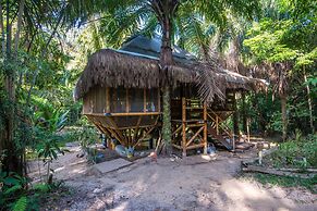 Universo Pol Bamboo Hostel