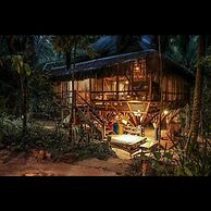 Universo Pol Bamboo Hostel