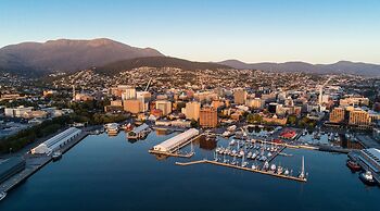 Crowne Plaza Hobart by IHG