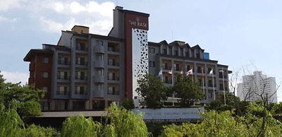 Hotel The Base