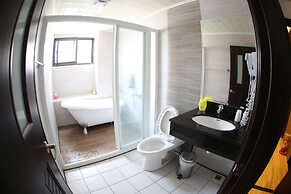 Starry Night Laurel Hotel