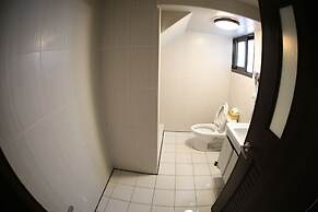 Starry Night Laurel Hotel