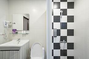 Starry Night Laurel Hotel