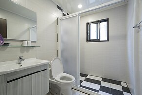 Starry Night Laurel Hotel