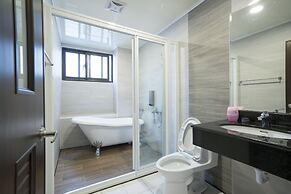 Starry Night Laurel Hotel