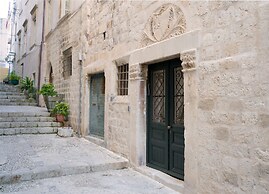 Luxury Apartment Lina - III