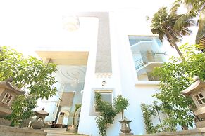 White Pearl Residency