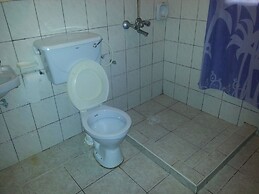 Travellers Paradise Diani - Hostel