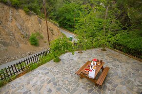 Persephone Cottage - Enhance Your Senses