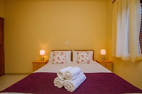Persephone Cottage - Enhance Your Senses