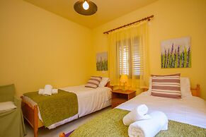 Persephone Cottage - Enhance Your Senses