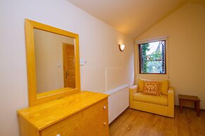Persephone Cottage - Enhance Your Senses