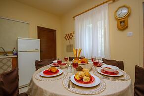 Persephone Cottage - Enhance Your Senses