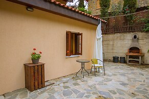 Persephone Cottage - Enhance Your Senses