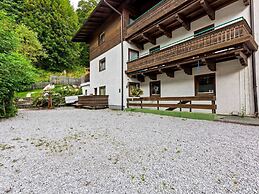 Spacious Apartment in Saalbach-hinterglemm near Ski Area