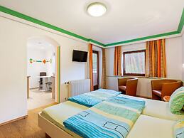 Spacious Apartment in Saalbach-hinterglemm near Ski Area