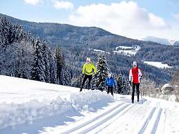 Lovely Chalet in Turracherhöhe with Sauna & Indoor Hot Tub