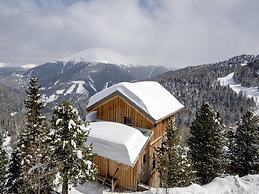 Lovely Chalet in Turracherhöhe with Sauna & Indoor Hot Tub