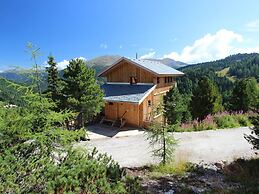 Lovely Chalet in Turracherhöhe with Sauna & Indoor Hot Tub
