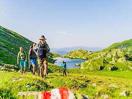 Lovely Chalet in Turracherhöhe with Sauna & Indoor Hot Tub