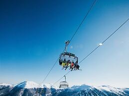 Lovely Chalet in Turracherhöhe with Sauna & Indoor Hot Tub