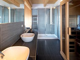 Lovely Chalet in Turracherhöhe with Sauna & Indoor Hot Tub