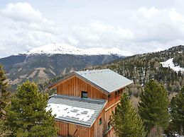 Lovely Chalet in Turracherhöhe with Sauna & Indoor Hot Tub