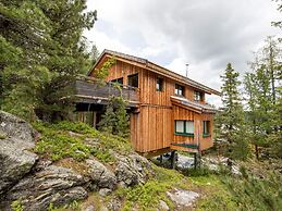 Lovely Chalet in Turracherhöhe with Sauna & Indoor Hot Tub