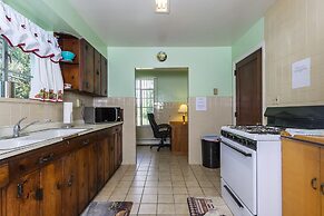 Charming Waterfront 3 Bedroom Cabin by RedAwning