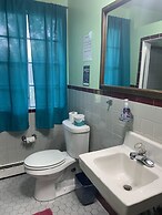 Charming Waterfront 3 Bedroom Cabin by RedAwning