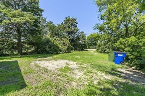 Charming Waterfront 3 Bedroom Cabin by RedAwning