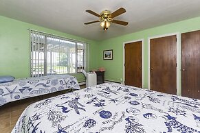 Charming Waterfront 3 Bedroom Cabin by RedAwning